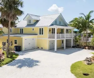 Photo 4 - 3 br Private Suite in our Waterfront Paradise