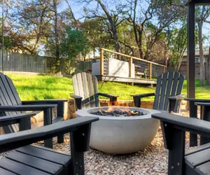 Photo 2 - Luxury Zilker Home Pool Hot Tub Kitchen