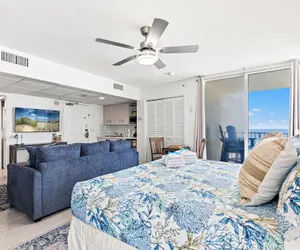 Photo 3 - Coastal Hideaway: Cozy Beachfront Studio Sleeps 4 With Stunning Views!