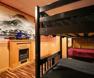 Photo 3 - Six-Bedroom Family Retreat