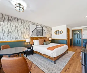 Photo 4 - Spruce and Shore Motel