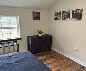 Photo 3 - Pet & Family Friendly-2BD-1BA-Sleeps 6-8-Pond-Deck