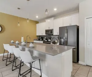 Photo 5 - Amazing 4bdr w Pool Near Disney - 4914