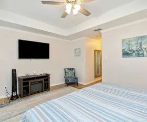 Photo 5 - Coastal Townhouse TX Retreat!