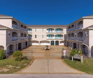 Photo 2 - Coastal Townhouse TX Retreat!