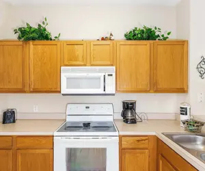 Photo 2 - Stylish 3BR Townhouse 15 min to Disney Parks