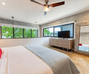 Photo 4 - Singer House on the Water