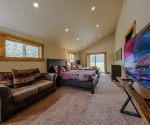 Photo 4 - Flathead River Retreat For 15!