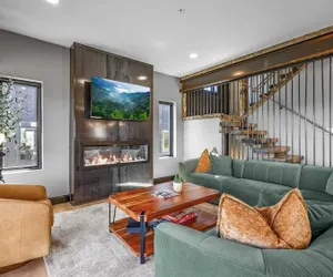 Photo 4 - The Back Nine Retreat by Avantstay Private Golf Sim, Firepit & Mountain Views Near Dollywood