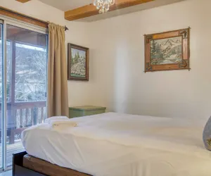 Photo 5 - Waterfront Big Bear Cabin w/ Hot Tub, Private Dock & Firepit Lakeside on Lagunita