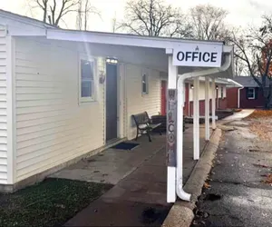 Photo 4 - Skylark Motel by OYO