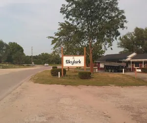 Photo 2 - Skylark Motel by OYO