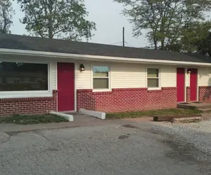 Photo 3 - Skylark Motel by OYO