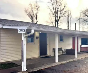 Photo 3 - Skylark Motel by OYO