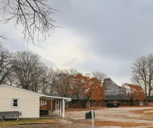 Photo 2 - Skylark Motel by OYO