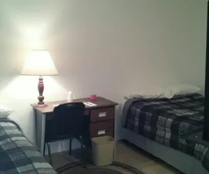 Photo 4 - Skylark Motel by OYO