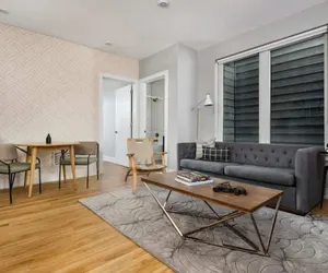 Photo 2 - Cozy Art-filled Fishtown Home
