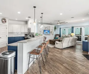 Photo 2 - Sunrise Paradise - Pet Friendly! Community Pool!