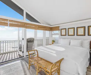 Photo 4 - Unbeatable Beachfront Bliss w/ Ocean Views, Luxe Interiors & Patio Beach Road