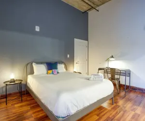 Photo 2 - Sosuite 1BR Apt w W/d, Gym, On-site Restaurant