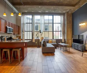 Photo 3 - Sosuite 1BR Apt w W/d, Gym, On-site Restaurant