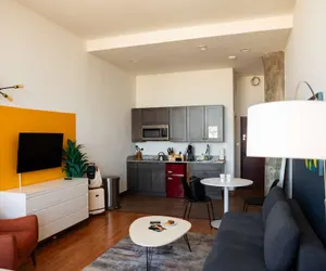 Photo 3 - Sosuite Studio Penthouse w W/d, Gym, On-site Bar