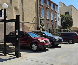 Photo 5 - Sosuite Studio Penthouse w W/d, Gym, On-site Bar