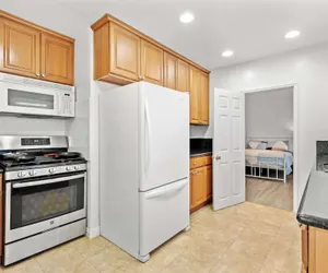 Photo 3 - Comfortable Home Near LA With Full Kitchen Laundry