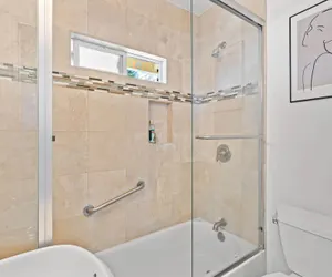 Photo 2 - Comfortable Home Near LA With Full Kitchen Laundry