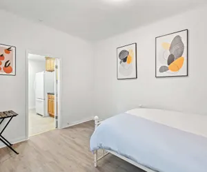 Photo 5 - Comfortable Home Near LA With Full Kitchen Laundry