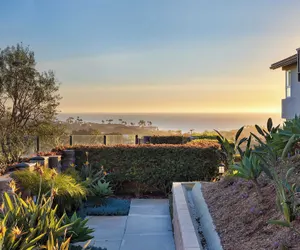 Photo 5 - Walk to Beach Pool, Hot Tub, Private Patio, Parking Seabreeze Retreat