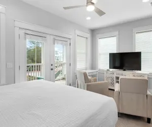 Photo 4 - Best of Both Worlds: Pool, Golf Cart, Nearby Attractions & Steps to Beach!