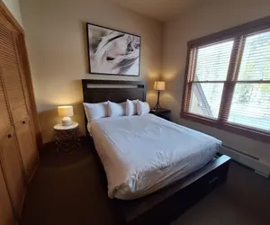 Photo 2 - 3br Red Hawk Townhome - Gondola Access 3 Bedroom Townhouse