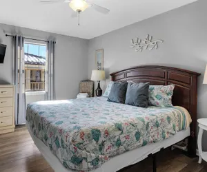 Photo 4 - Horizon Hideaway: Beach Access, 4 Pools, Tennis & Mini-golf Fun!