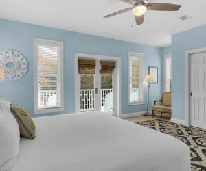 Photo 4 - The Sassy Seagull: Gulf Views, Bikes, Beach, Pool & hot Tub!