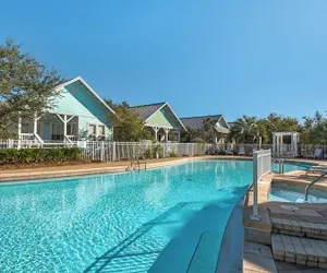 Photo 2 - The Sassy Seagull: Gulf Views, Bikes, Beach, Pool & hot Tub!