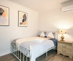 Photo 5 - Comfortable Home Near LA With Full Kitchen & Laundry