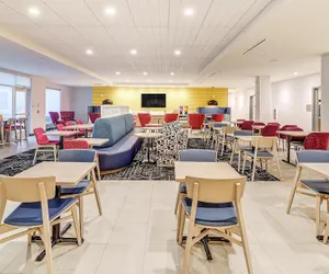 Photo 2 - Home2 Suites By Hilton Crestview I-10
