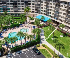 Photo 4 - Harbor Towers Ocean View Escape