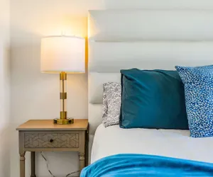 Photo 4 - Luxury 2BR by Oneluxstay