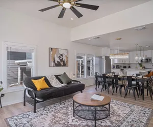 Photo 4 - Create Memories 4BR 3BA Near Riverwalk Downtown