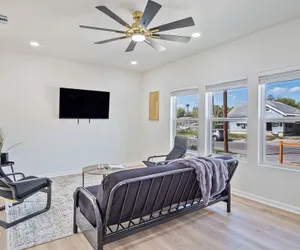 Photo 5 - Perfect Spot to Relax 4BR 3BA Near Dtown Hemisfair