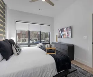 Photo 5 - 2 Modern Apartments in Heart of Midtown, Walkable Location Patio, Pool & Gym