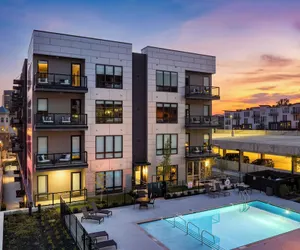 Photo 3 - 2 Modern Apartments in Heart of Midtown, Walkable Location Patio, Pool & Gym