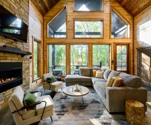 Photo 2 - Luxurious Bright Modern Broken Bow Dream Retreat