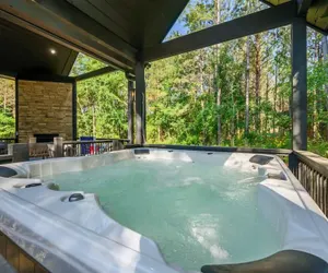 Photo 3 - Luxurious Bright Modern Broken Bow Dream Retreat