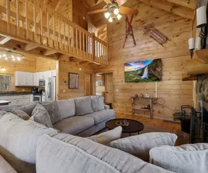 Photo 2 - Spacious Luxury Lake Blue Ridge Forest Cabin an spa