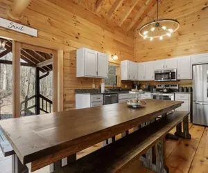 Photo 3 - Spacious Luxury Lake Blue Ridge Forest Cabin an spa