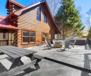 Photo 5 - Spacious Luxury Lake Blue Ridge Forest Cabin an spa