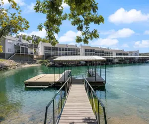 Photo 4 - Luxury Waterfront Lakehouse With Private Dock Views